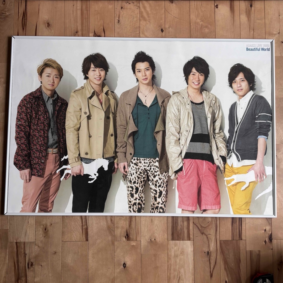 嵐(アラシ)の嵐　ポスター　ARASHI　LIVE　TOUR　Beautiful　World エンタメ/ホビーのタレントグッズ(アイドルグッズ)の商品写真