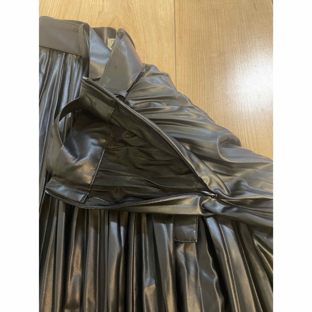 ZARA(ザラ)の【ZARA】フェイクレザープリーツスカート　XS レディースのスカート(ロングスカート)の商品写真