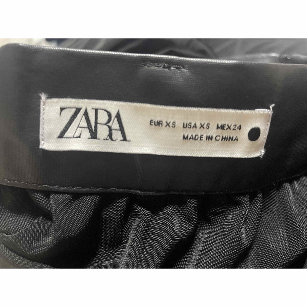 ZARA(ザラ)の【ZARA】フェイクレザープリーツスカート　XS レディースのスカート(ロングスカート)の商品写真