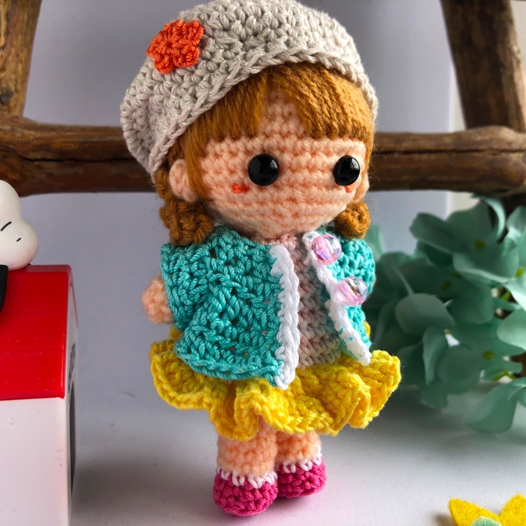 編みぐるみ　ベレー帽の女の子 ハンドメイドのぬいぐるみ/人形(あみぐるみ)の商品写真