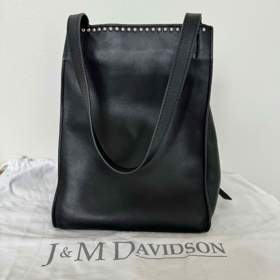 J&M DAVIDSON(ジェイアンドエムデヴィッドソン)のBELLE MINI with STUDS  ベル　スタッズ　ブラック レディースのバッグ(ショルダーバッグ)の商品写真