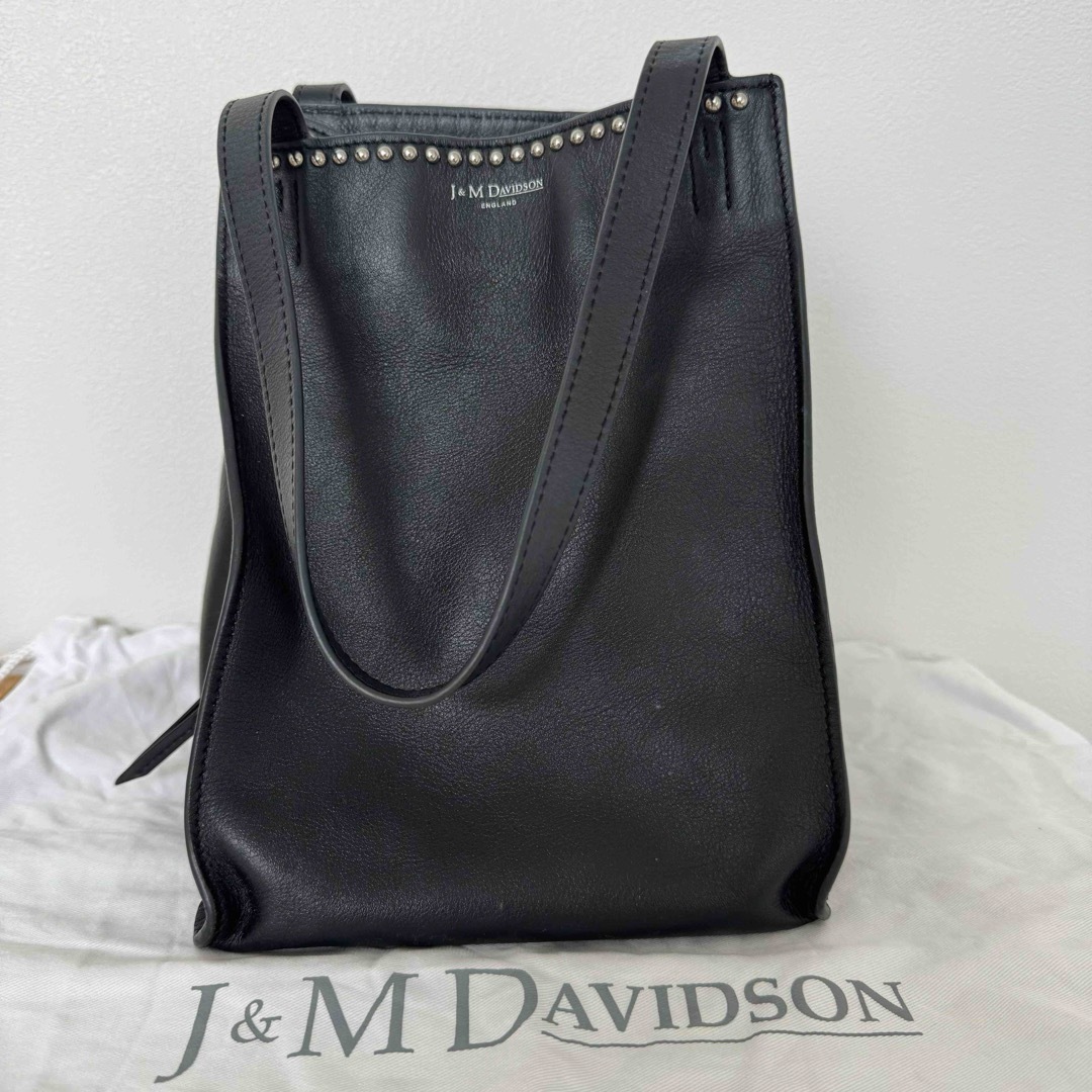 J&M DAVIDSON(ジェイアンドエムデヴィッドソン)のBELLE MINI with STUDS  ベル　スタッズ　ブラック レディースのバッグ(ショルダーバッグ)の商品写真
