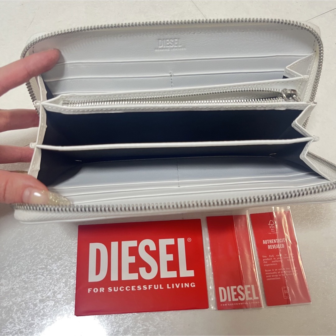 DIESEL(ディーゼル)の未使用/ディーゼル/オーバルディー/長財布/ホワイト レディースのファッション小物(財布)の商品写真