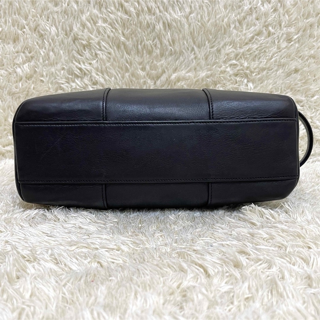 LOEWE(ロエベ)の美品　ロエベ　セカンドバッグ　アナグラム　レザー　ロゴ金具　裏地総柄　ブラック メンズのバッグ(セカンドバッグ/クラッチバッグ)の商品写真