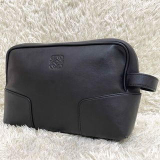 ロエベ(LOEWE)の美品　ロエベ　セカンドバッグ　アナグラム　レザー　ロゴ金具　裏地総柄　ブラック(セカンドバッグ/クラッチバッグ)