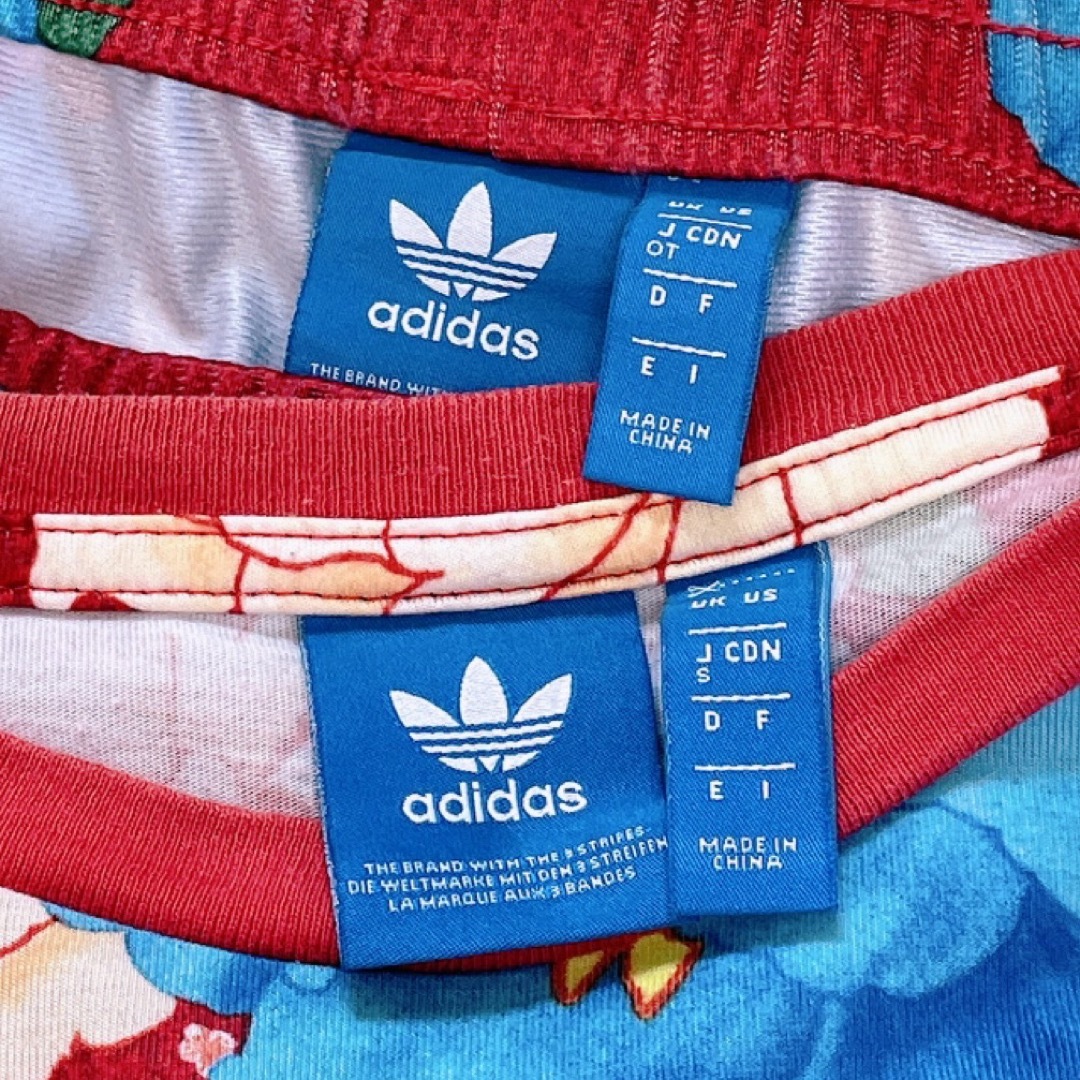 adidas(アディダス)のアディダス ファーム 牡丹 和柄 花柄 セットアップ パンツ Tシャツ ジャージ レディースのトップス(Tシャツ(半袖/袖なし))の商品写真