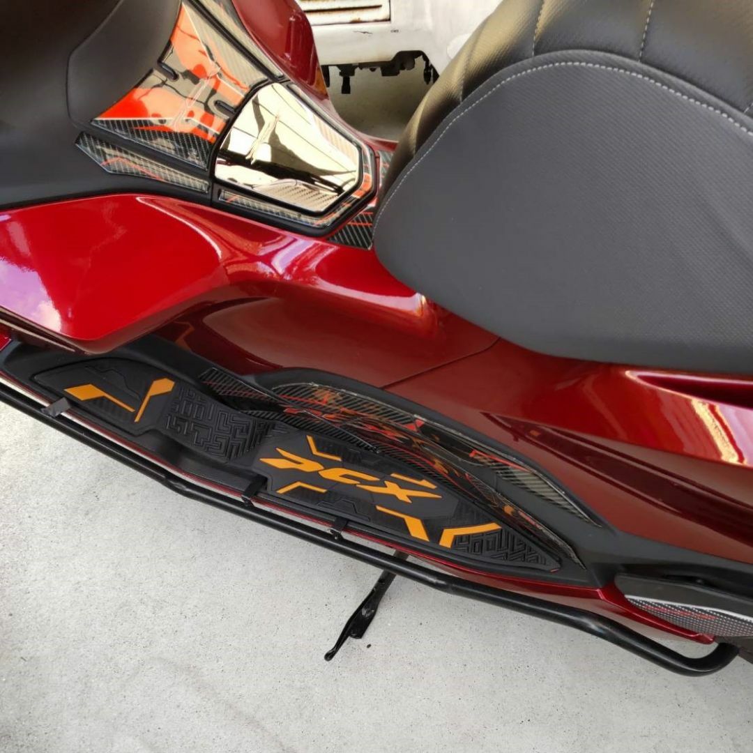 新型PCX(JK05/KF47)ラバーステップボードゴールド色 数量限定❗️❗️ 自動車/バイクのバイク(パーツ)の商品写真