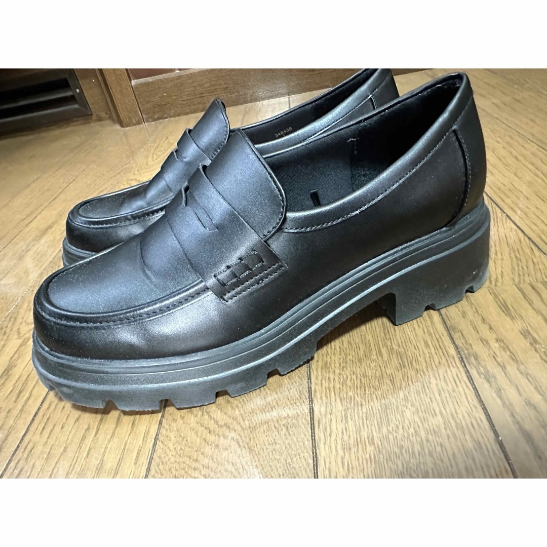 GU(ジーユー)のボリュームソールコインローファー レディースの靴/シューズ(ローファー/革靴)の商品写真