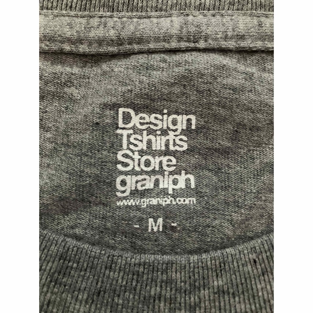 Design Tshirts Store graniph(グラニフ)のスケボー猫プリントTシャツ　graniph グラニフ　ユニセックスM　チビ猫付き メンズのトップス(Tシャツ/カットソー(半袖/袖なし))の商品写真