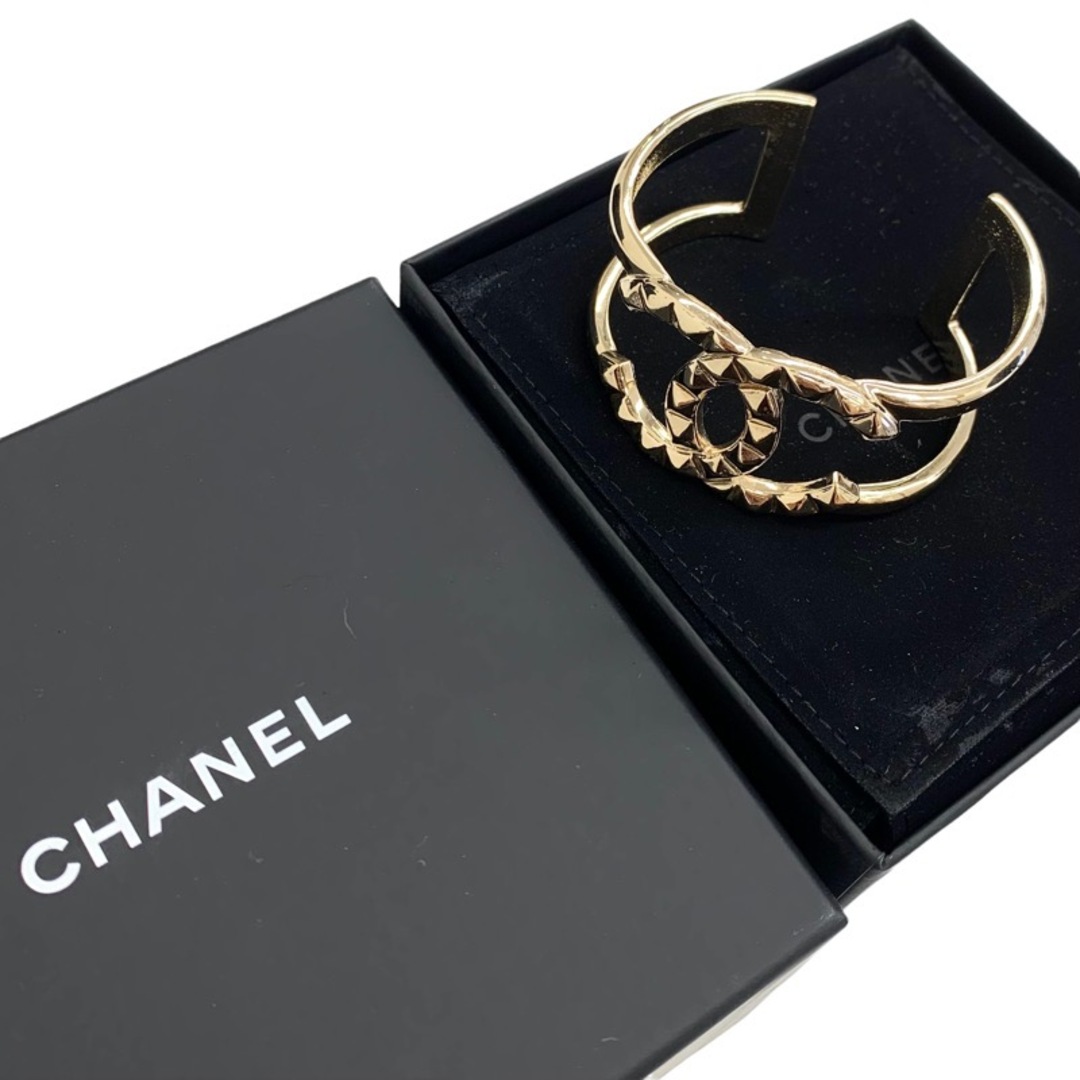 CHANEL(シャネル)のシャネル CHANEL ブレスレット バングル カフ ゴールド ココマーク レディースのアクセサリー(ブレスレット/バングル)の商品写真