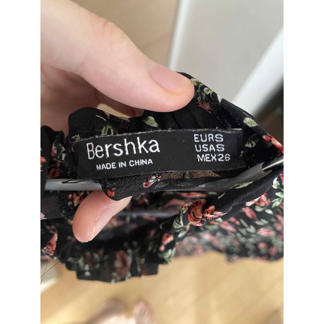 Bershka(ベルシュカ)のBershka 花柄ワンピース レディースのワンピース(ロングワンピース/マキシワンピース)の商品写真