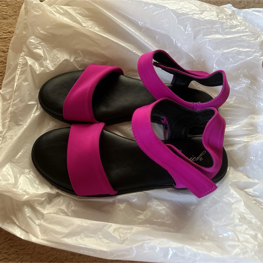 新品　ジーラ GeeRAストレッチ素材ローヒールサンダル （ピンクパープル） レディースの靴/シューズ(サンダル)の商品写真