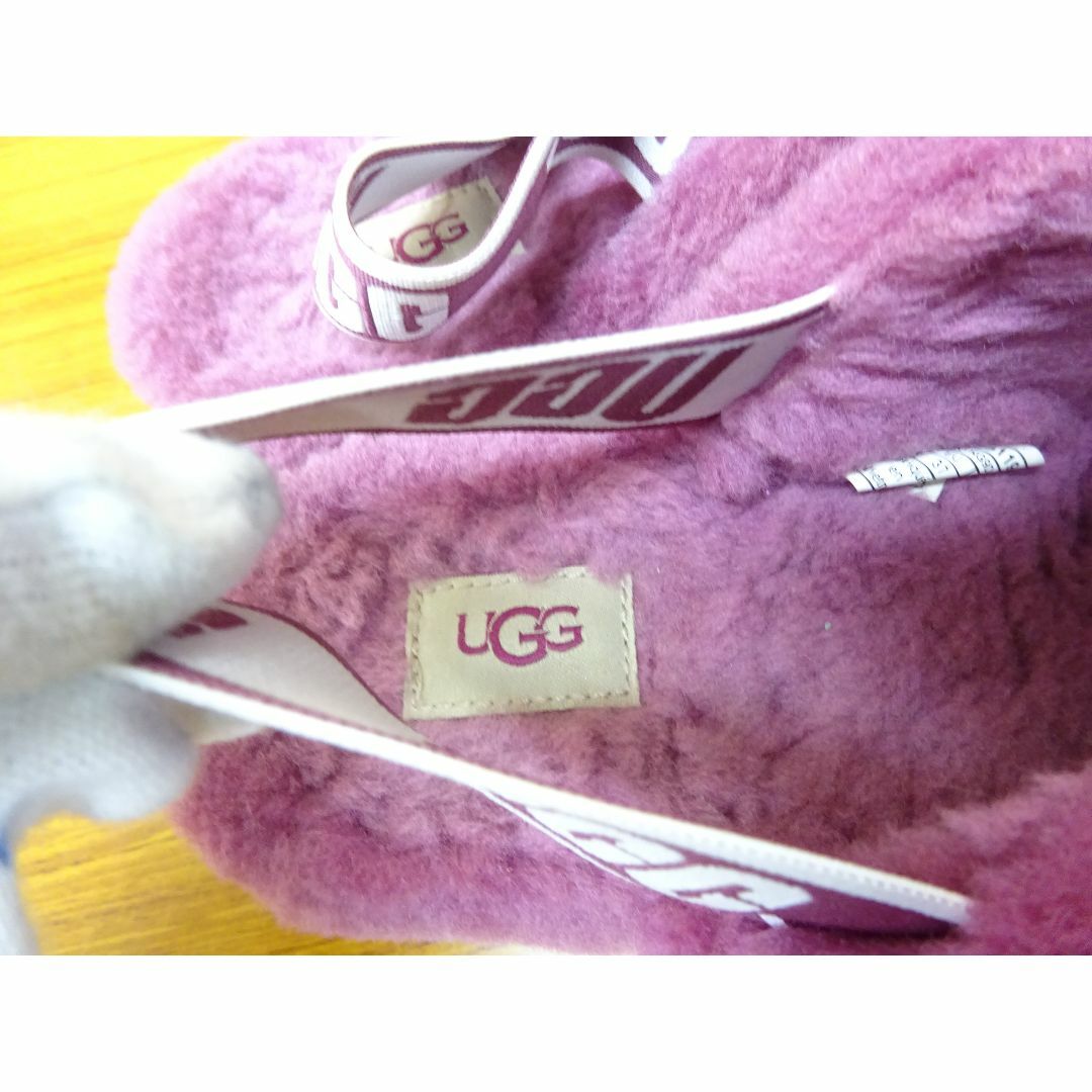 UGG(アグ)のＫ池133/ UGG フラッフ イヤー スライド ファー サンダル サイズ 23 レディースの靴/シューズ(サンダル)の商品写真