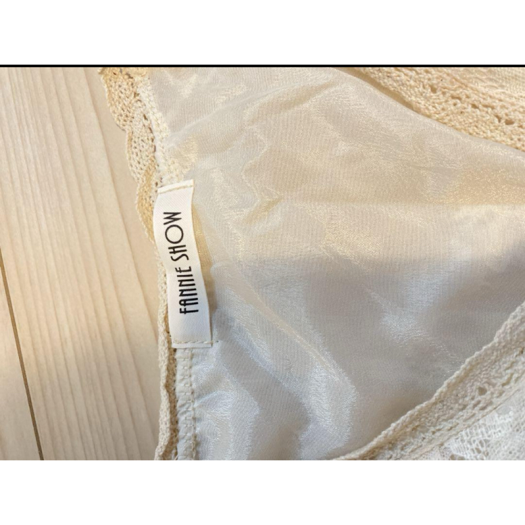 総レース　ダイヤ模様　パールボタン　ブラウス　ホワイト　ベージュ レディースのトップス(シャツ/ブラウス(半袖/袖なし))の商品写真