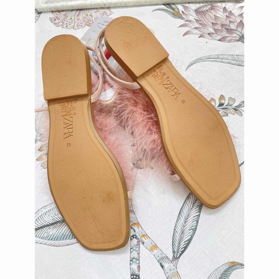 ZARA(ザラ)のZARA フェザーフラットサンダル　美品 レディースの靴/シューズ(サンダル)の商品写真