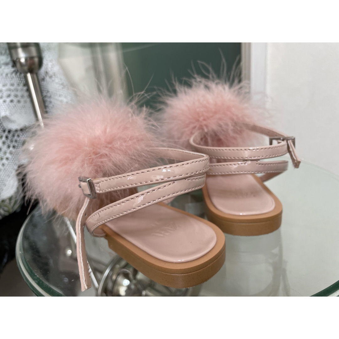 ZARA(ザラ)のZARA フェザーフラットサンダル　美品 レディースの靴/シューズ(サンダル)の商品写真