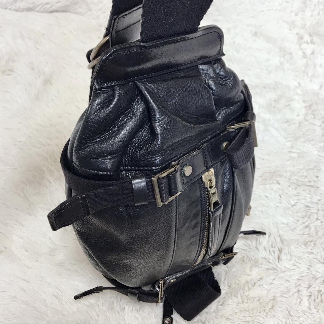 master-piece(マスターピース)の美品 マスターピース オールレザー コクーン ボディバッグ ショルダーバッグ 黒 メンズのバッグ(ボディーバッグ)の商品写真