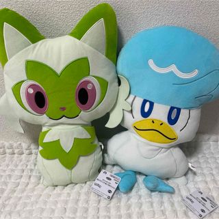 ポケモン(ポケモン)の【タグ付き】【美品】ポケモンめちゃでかぬいぐるみクッション ニャオハ クワッス(キャラクターグッズ)