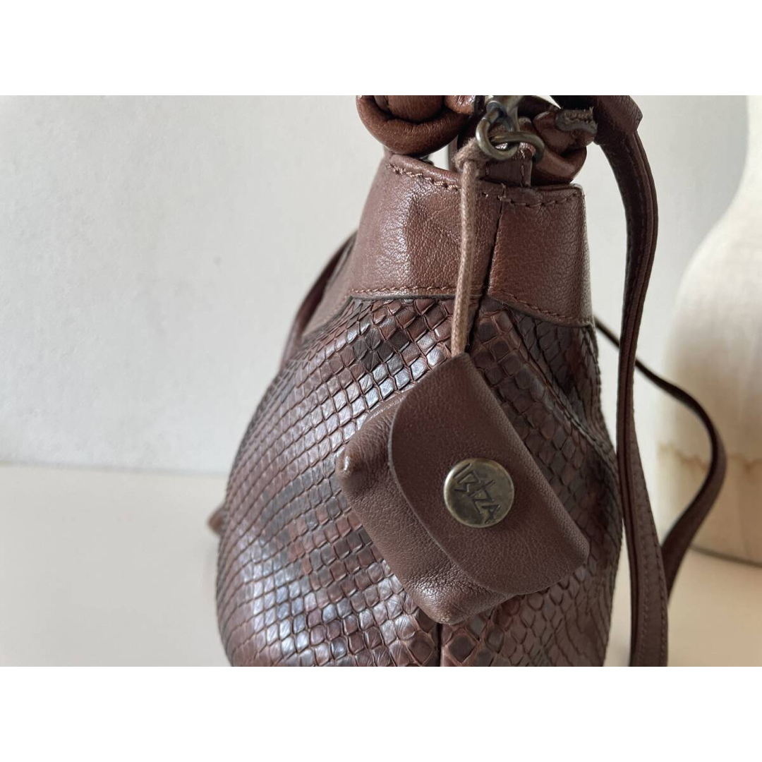 IBIZA(イビザ)の極美品◎日本製 IBIZA イビサ レザーショルダーバッグ ミニポーチチャーム付 レディースのバッグ(ショルダーバッグ)の商品写真