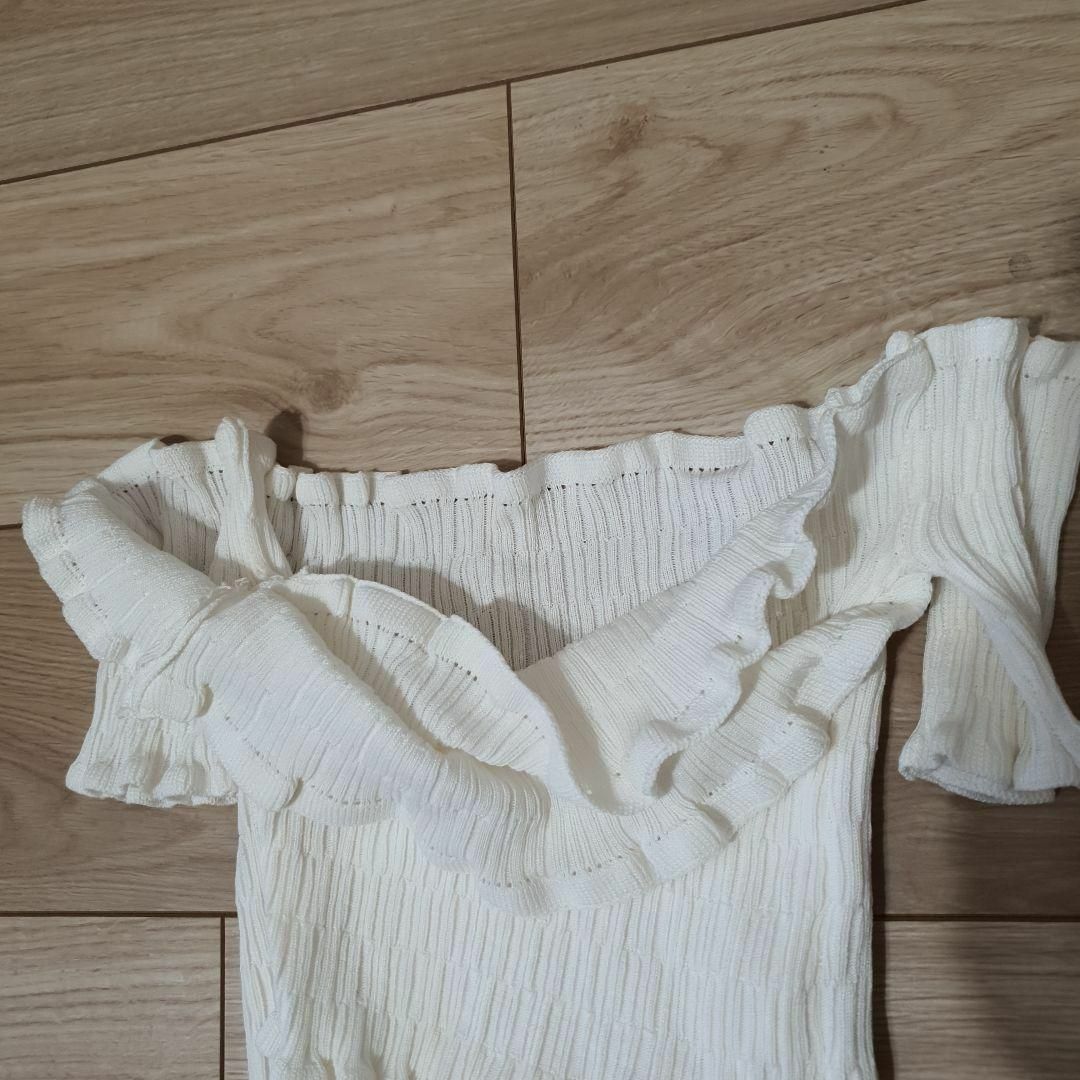 オフショルダー カットソー　tシャツ　シアートップス　半袖tシャツ　レディース レディースのトップス(カットソー(半袖/袖なし))の商品写真