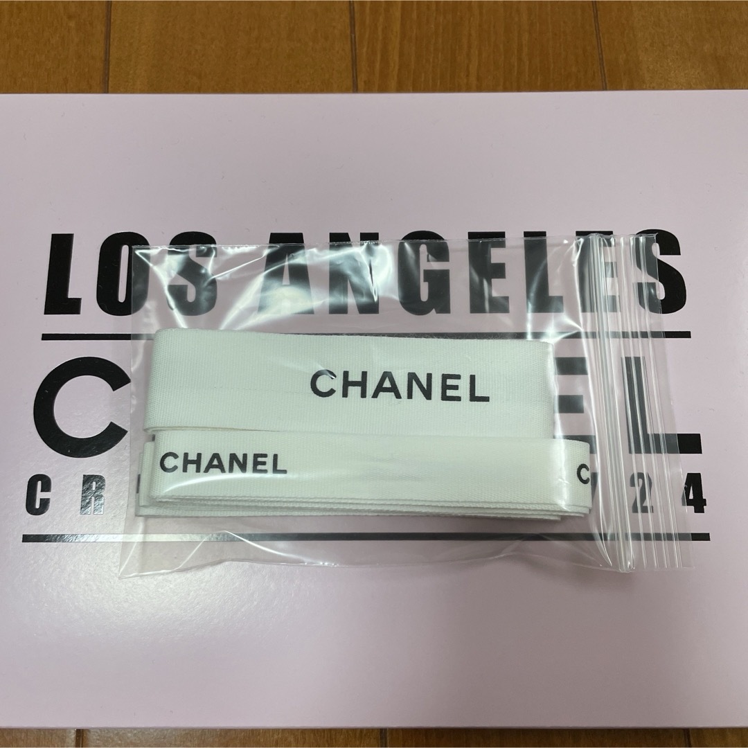CHANEL(シャネル)の1 シャネル CHANEL リボン 白 ホワイト 2本セット レディースのバッグ(ショップ袋)の商品写真