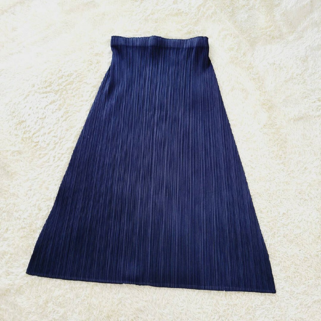 PLEATS PLEASE ISSEY MIYAKE(プリーツプリーズイッセイミヤケ)の【美品】プリーツプリーズイッセイミヤケ　マキシ丈　ロングスカート　ブラック　台形 レディースのスカート(ロングスカート)の商品写真