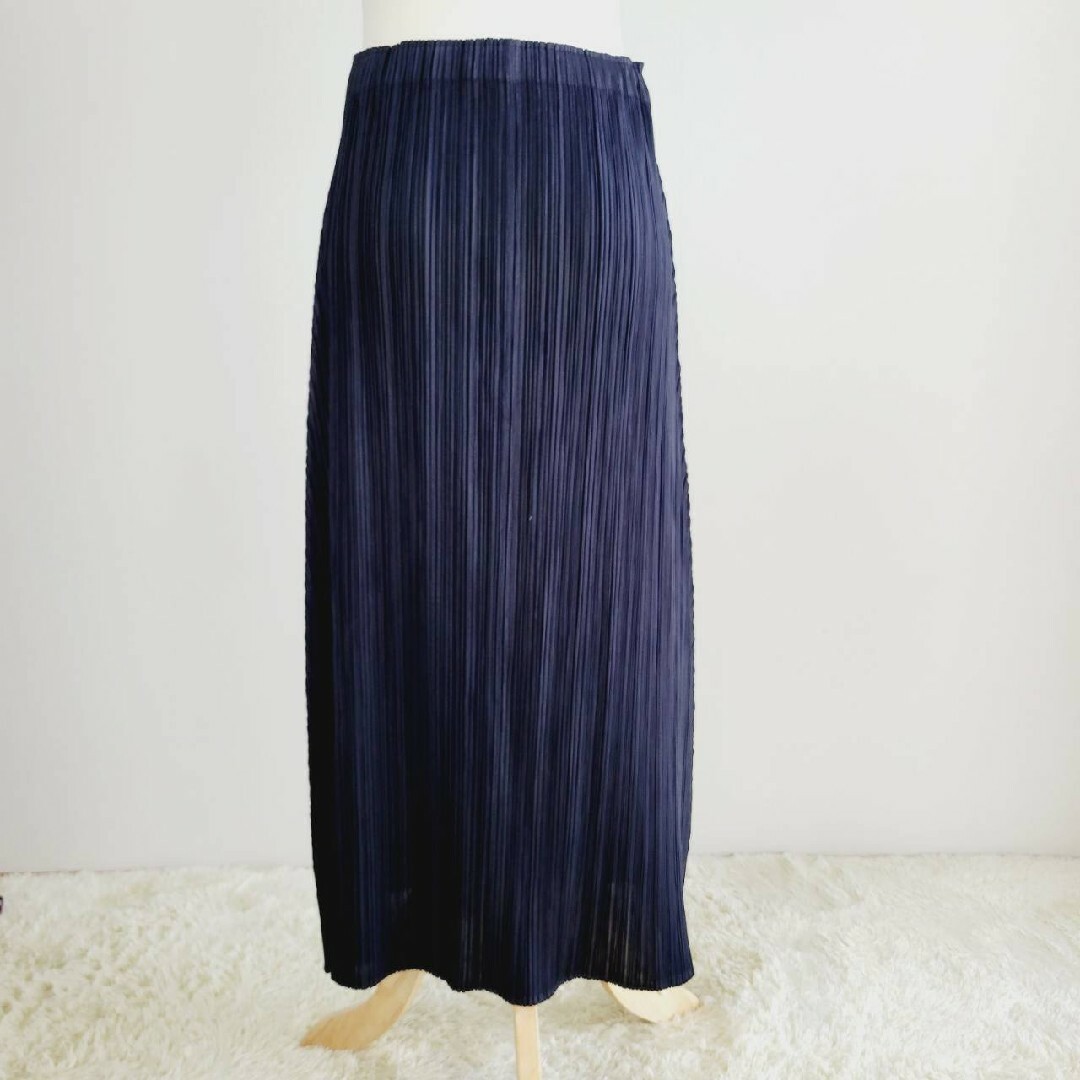 PLEATS PLEASE ISSEY MIYAKE(プリーツプリーズイッセイミヤケ)の【美品】プリーツプリーズイッセイミヤケ　マキシ丈　ロングスカート　ブラック　台形 レディースのスカート(ロングスカート)の商品写真