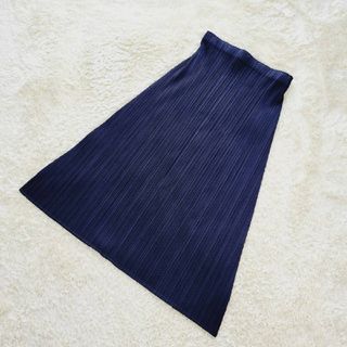 プリーツプリーズイッセイミヤケ(PLEATS PLEASE ISSEY MIYAKE)の【美品】プリーツプリーズイッセイミヤケ　マキシ丈　ロングスカート　ブラック　台形(ロングスカート)