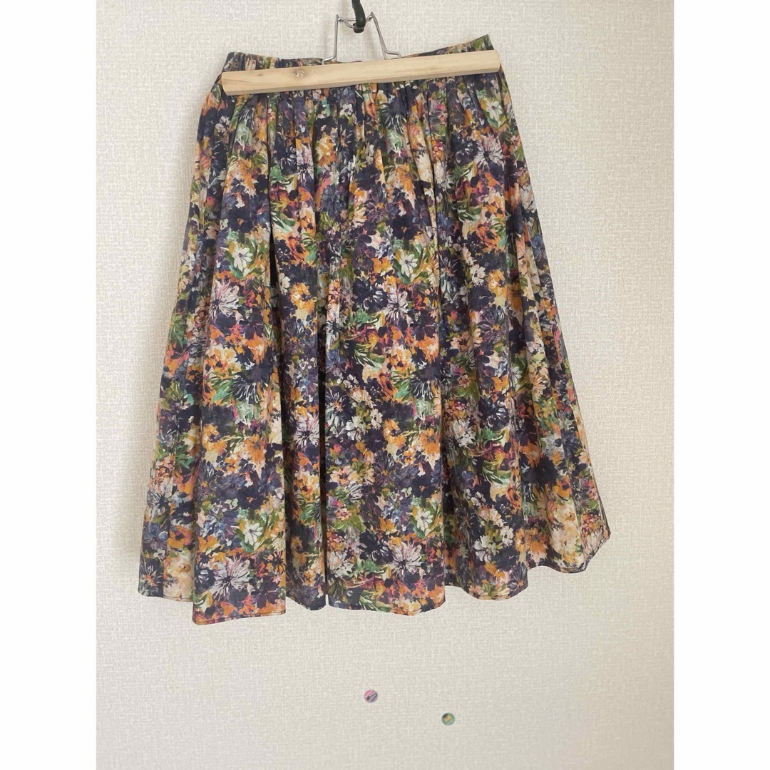 URBAN RESEARCH DOORS(アーバンリサーチドアーズ)のアーバンリサーチドアーズ　花柄スカート レディースのスカート(ひざ丈スカート)の商品写真