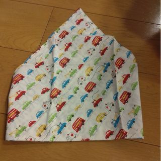 ハンドメイド　子供用三角巾　リバーシブル　車　英語柄(キッチン小物)