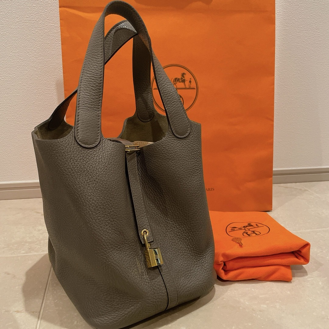 Hermes(エルメス)の美品！エルメス ピコタンロック MM 22 エタン ゴールド金具 エトゥープ系 レディースのバッグ(ハンドバッグ)の商品写真