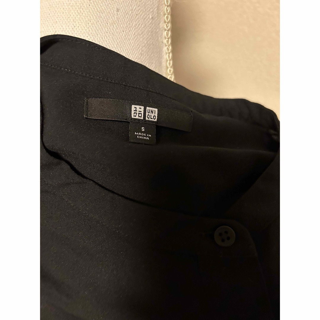 UNIQLO(ユニクロ)のUNIQLO ブラウス　ブラック レディースのトップス(シャツ/ブラウス(長袖/七分))の商品写真