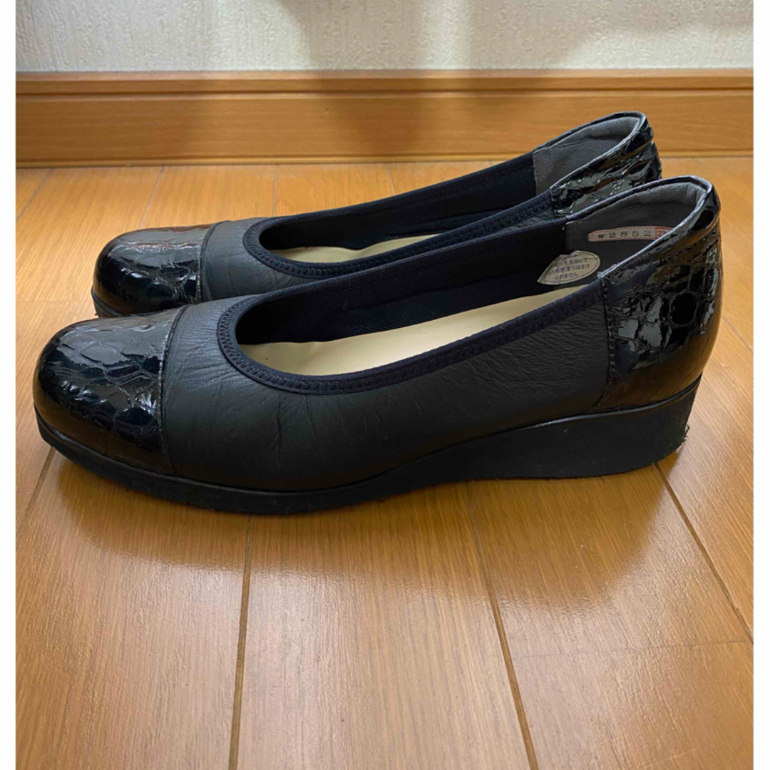 Mode et Jacomo(モードエジャコモ)のAtelier モードエジャコモ　異素材コンビ　ウエッジソールヒール　パンプス レディースの靴/シューズ(ハイヒール/パンプス)の商品写真