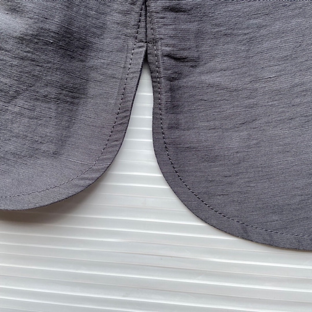 UNTITLED(アンタイトル)の新品　UNTITLED ブラウス　リネン混　袖コンシャス　グレー　麻　0  レディースのトップス(シャツ/ブラウス(半袖/袖なし))の商品写真