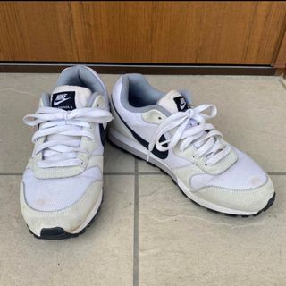 ナイキ(NIKE)のNIKE スニーカー　白　24.5(スニーカー)