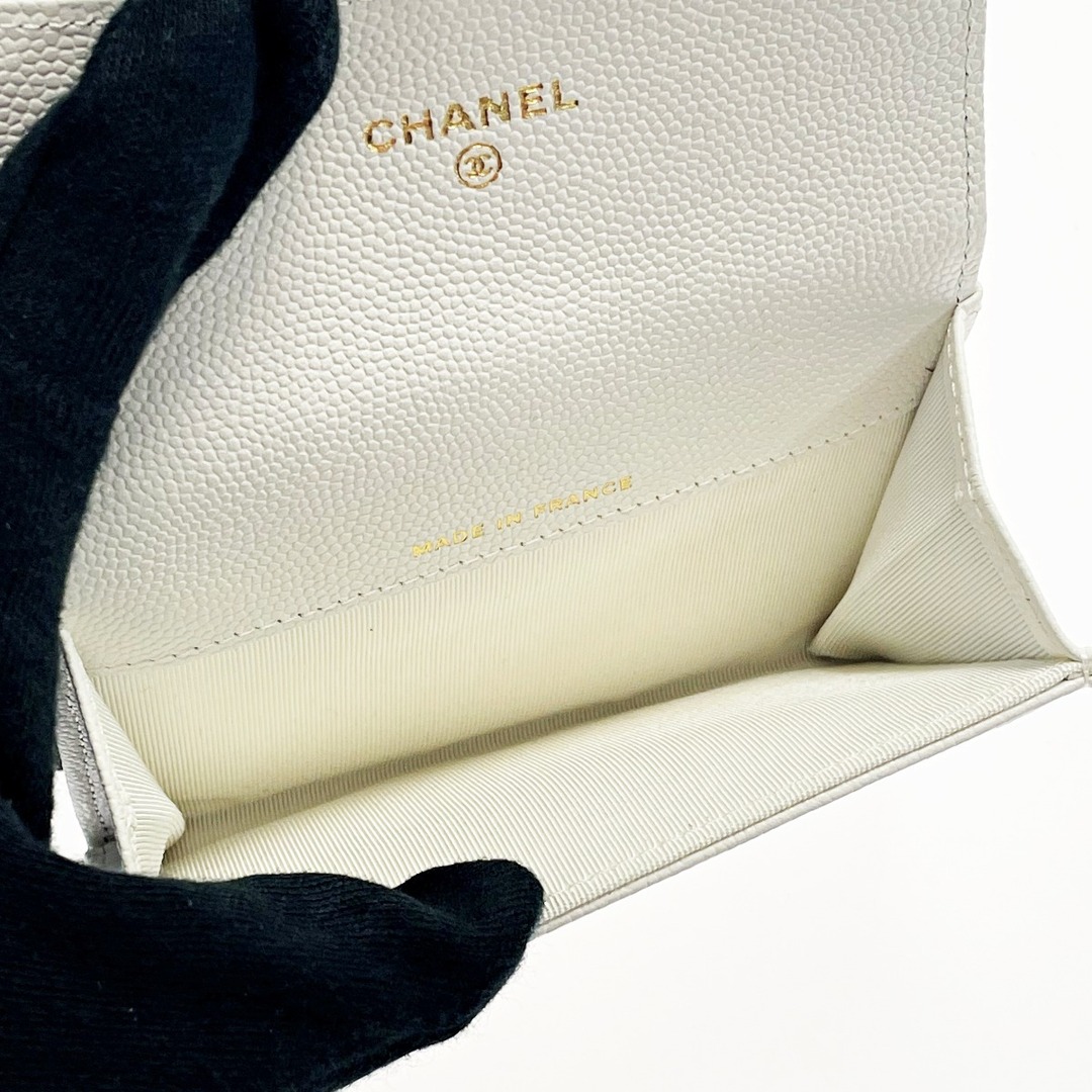 CHANEL - CHANEL シャネル マトラッセ ホワイト カードケース CHANEL - CHANEL シャネル マトラッセ ホワイト カードケース