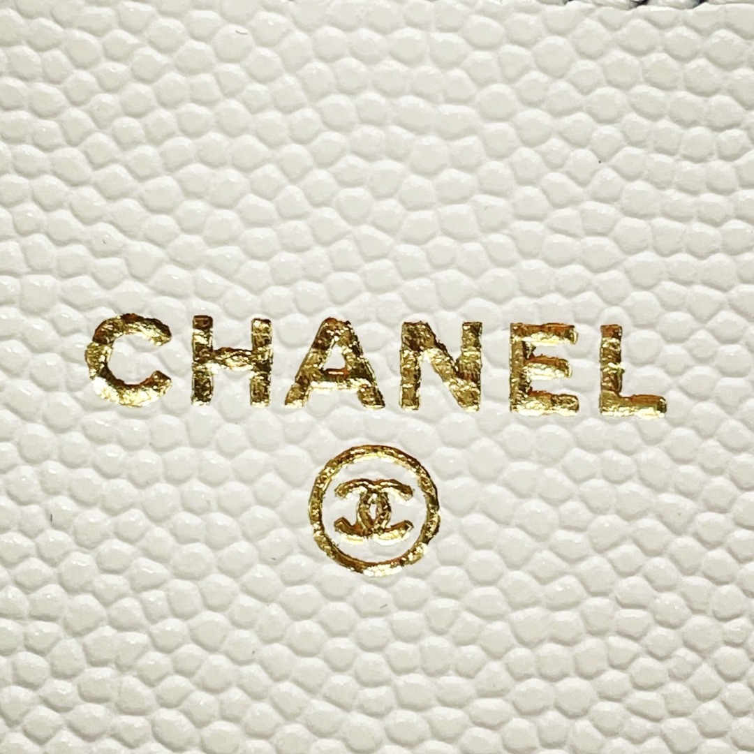 CHANEL(シャネル)の☆☆CHANEL シャネル マトラッセ ホワイト カードケース ココマーク キャビアスキン レディース ギャランティカード有 レディースのファッション小物(その他)の商品写真