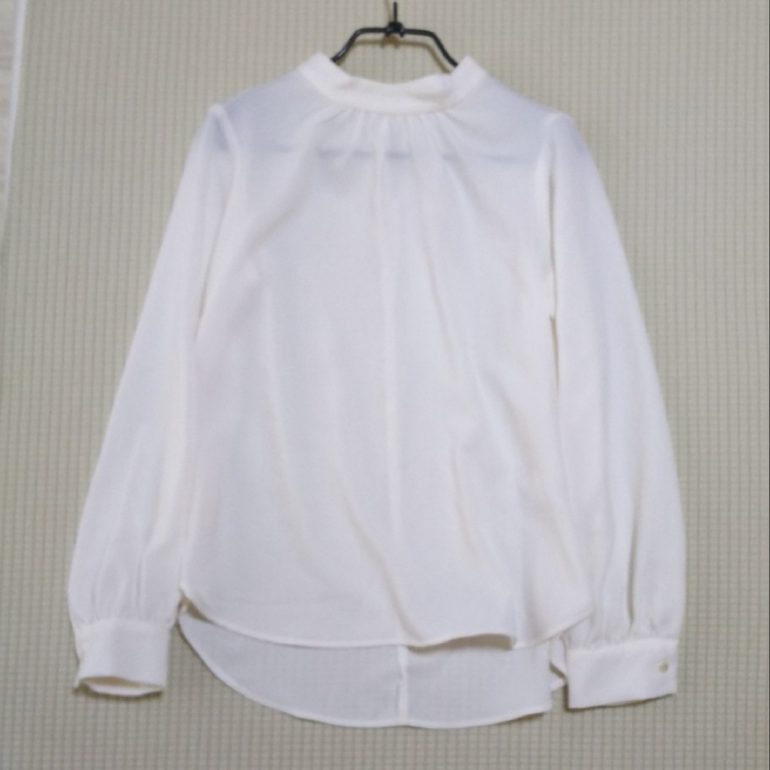 GU(ジーユー)のGU ジーユー ブラウス 白 ホワイト S スタンドカラー レディースのトップス(シャツ/ブラウス(長袖/七分))の商品写真