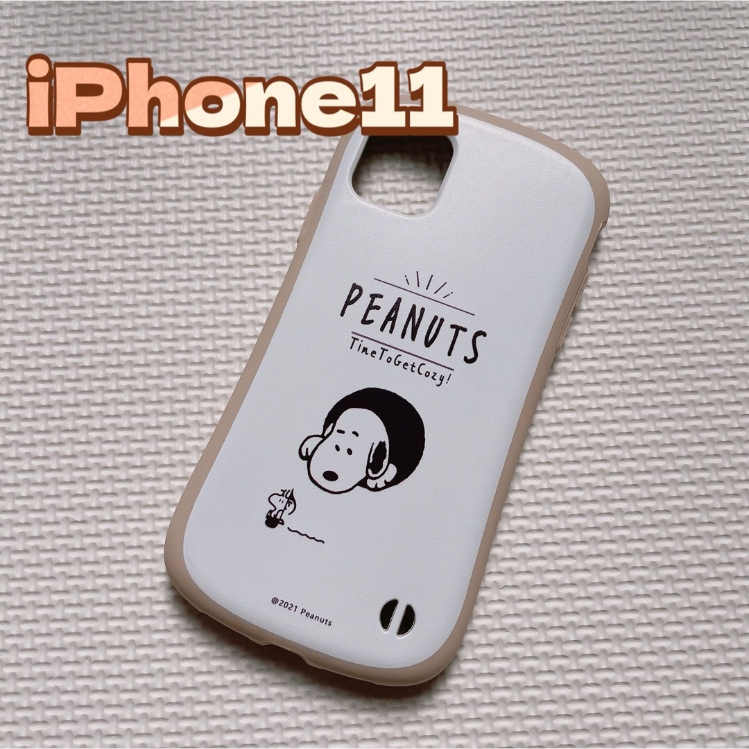 【新品】iPhone11 スマホケース スヌーピー PEANUTS ベージュ スマホ/家電/カメラのスマホアクセサリー(iPhoneケース)の商品写真