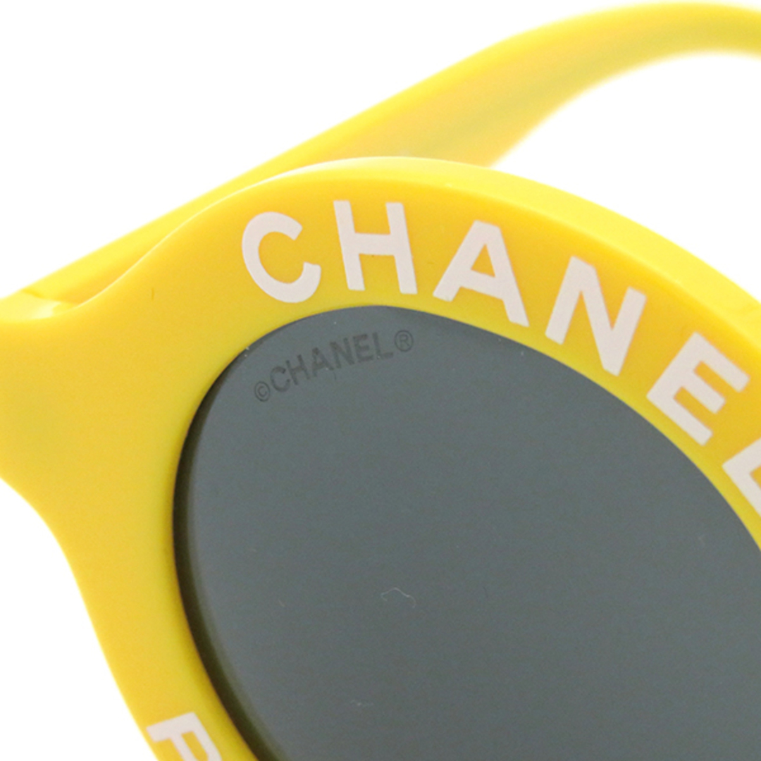 CHANEL(シャネル)のシャネル CHANEL サングラス ロゴ ラウンド 40□10 プラスチック イエロー ラウンド ブラックレンズ 黄 ファレルウィリアムスコラボ  71314A 【箱】【中古】 レディースのファッション小物(サングラス/メガネ)の商品写真