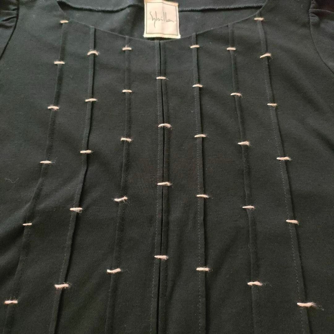 Sybilla(シビラ)のSybilla シビラ 半袖トップス　黒　L　ステッチ刺繍柄 レディースのトップス(Tシャツ(半袖/袖なし))の商品写真