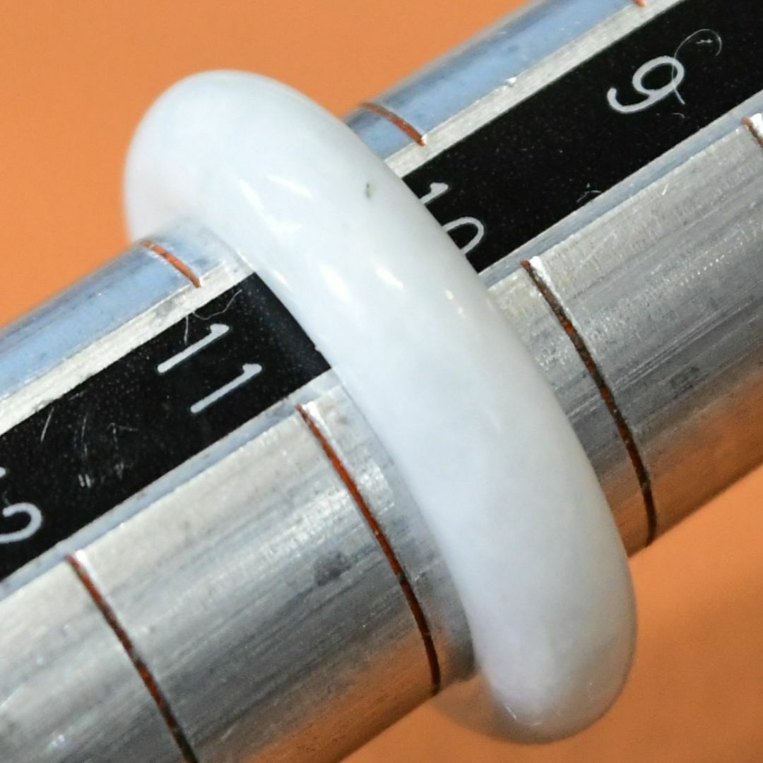 J1310　ヒスイ　翡翠　リング　指輪　10.5号　ミャンマー　ジェイド　送料込 レディースのアクセサリー(リング(指輪))の商品写真