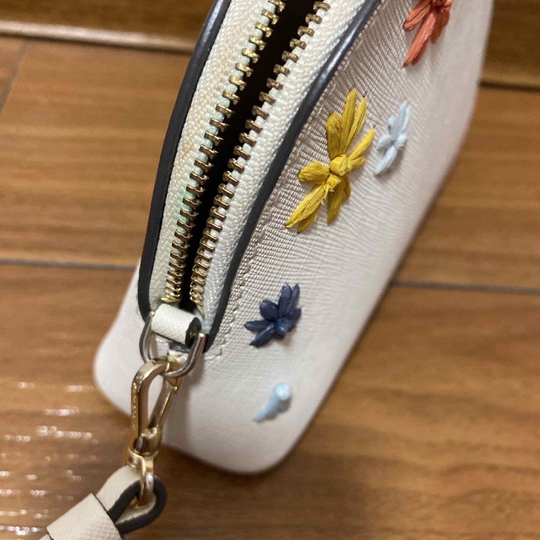 kate spade new york(ケイトスペードニューヨーク)のポーチ　白　ケイトスペード レディースのファッション小物(ポーチ)の商品写真