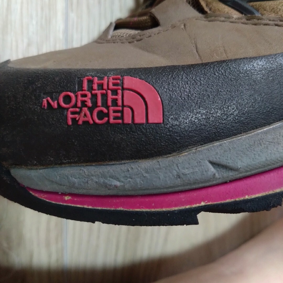 THE NORTH FACE(ザノースフェイス)の【THE NORTH FACE】 ゴアテックス トレッキングシューズ　24センチ スポーツ/アウトドアのアウトドア(登山用品)の商品写真