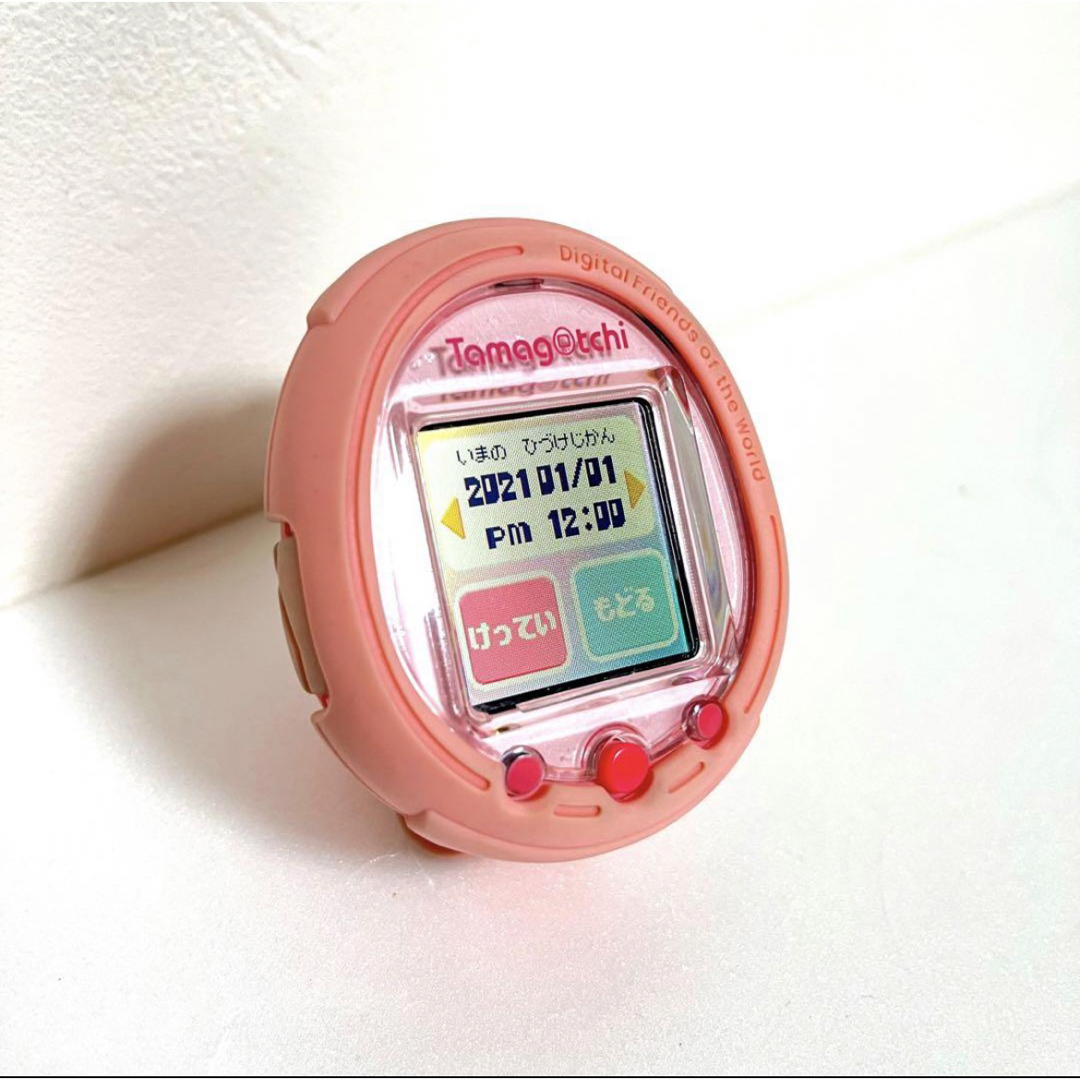 たまごっちスマートtamagotchi smart  コーラルピンク キッズ/ベビー/マタニティのおもちゃ(知育玩具)の商品写真