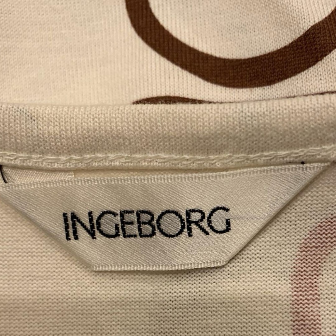 INGEBORG(インゲボルグ)のINGEBORG   たて半分オフ　たてロゴ　半袖Tシャツ　未使用品 レディースのトップス(Tシャツ(半袖/袖なし))の商品写真