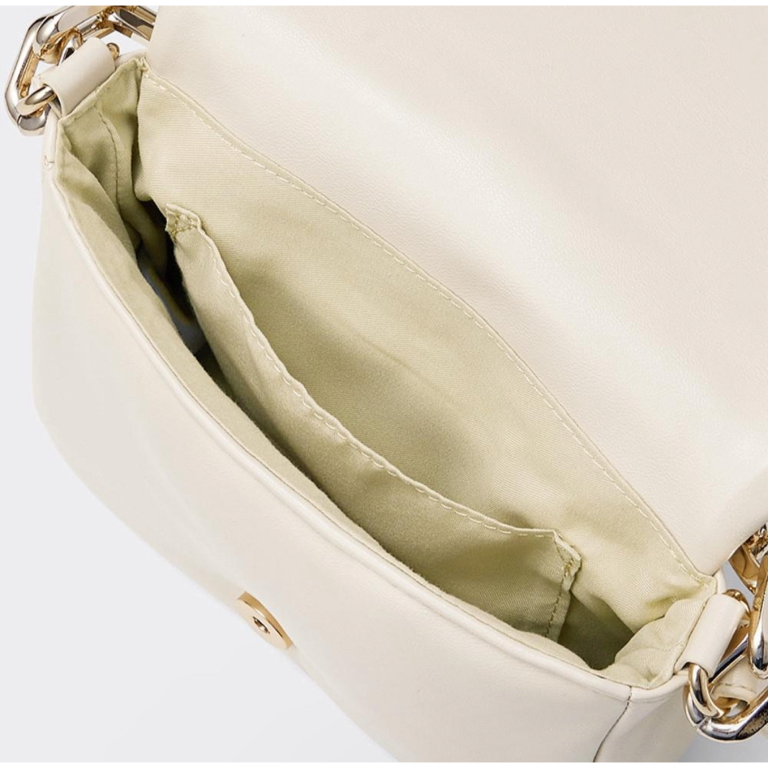 GU(ジーユー)のパフィーキルティングミニショルダーバッグ 黒 レディースのバッグ(ショルダーバッグ)の商品写真