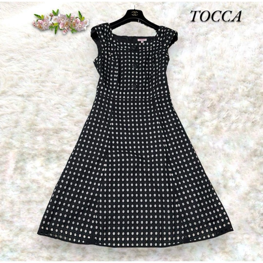 TOCCA(トッカ)のTOCCA トッカ　ワンピース　DICE　ドレス　カットワーク　ノースリーブ　黒 レディースのワンピース(ひざ丈ワンピース)の商品写真