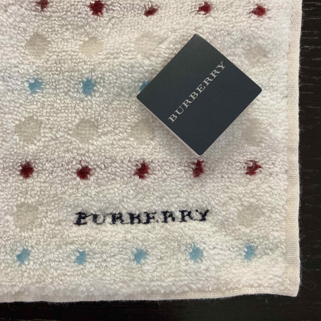 BURBERRY(バーバリー)のバーバリー　ハンドタオル　ドット　BURBERRY レディースのファッション小物(ハンカチ)の商品写真