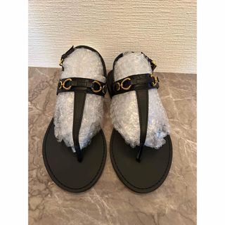 ザラ(ZARA)のZARA  ビットサンダル　黒　37（24）(サンダル)